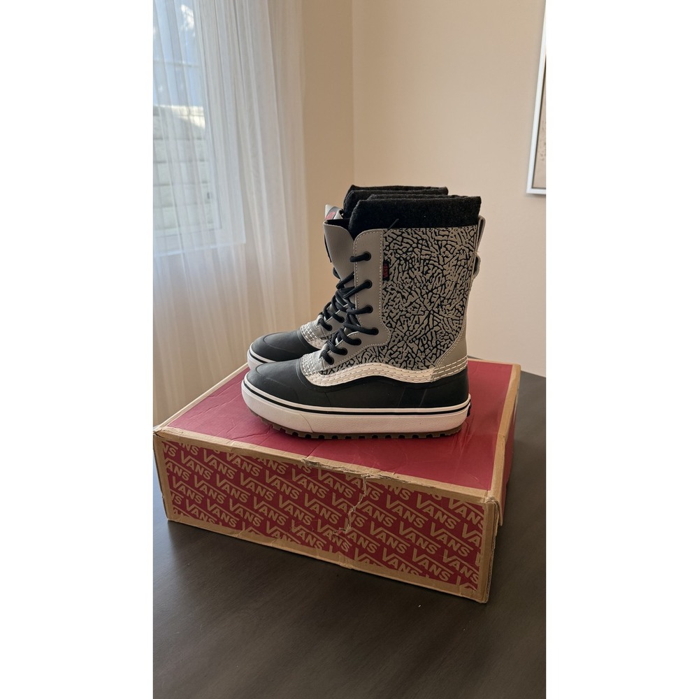 Vans Standard Snow MTE Boots Mens Size 8 Gray Black Waterproof VN0A5JI1239